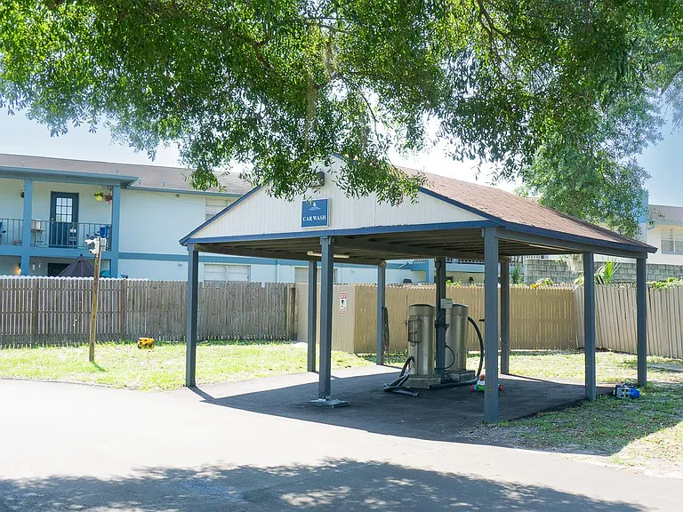 Montierra Apartments — Photo 9