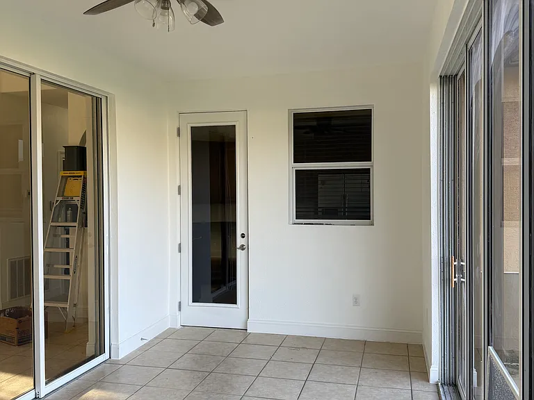 5016 Friars Cove St — Photo 8