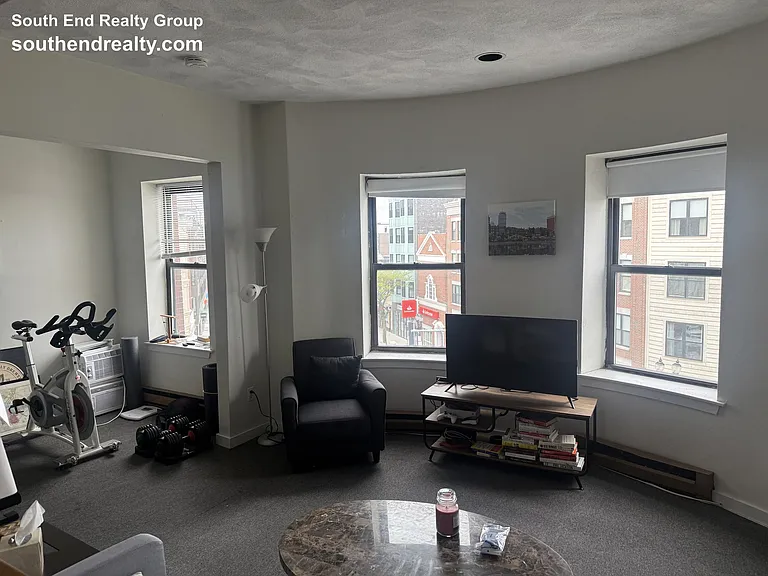 483 E Broadway #6 — Photo 7