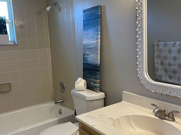 3rd image of 427 SE 23rd Pl