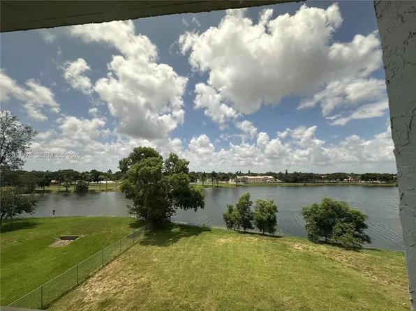 8560 N Sherman Cir APT 401, Hollywood, FL 33025