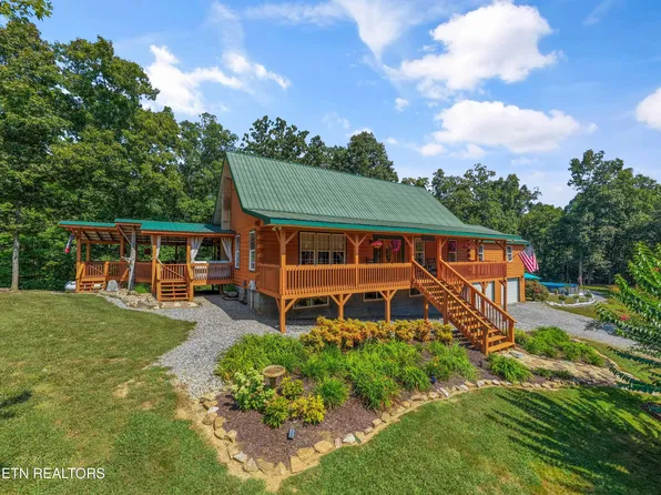 2516 Edgewater Ln, Dandridge, TN 37725