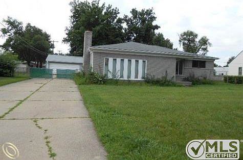 2090 Elmcrest (2).jpg