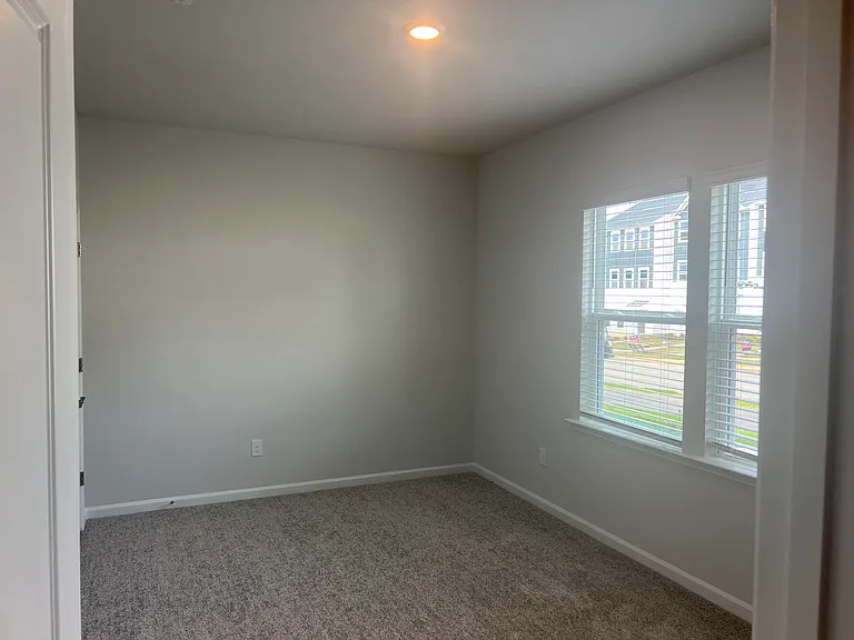 1474 Hasse Ave — Photo 6