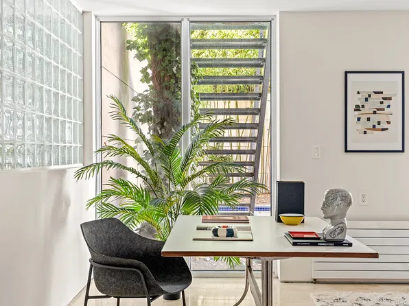 240 East 61st Street image 11 of 24