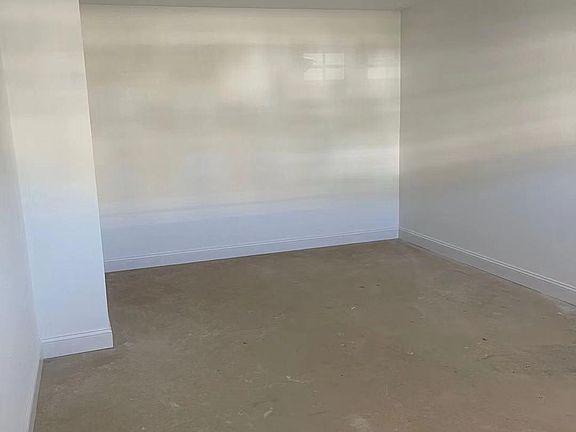 4th image of 327 Bartlett Ave #1