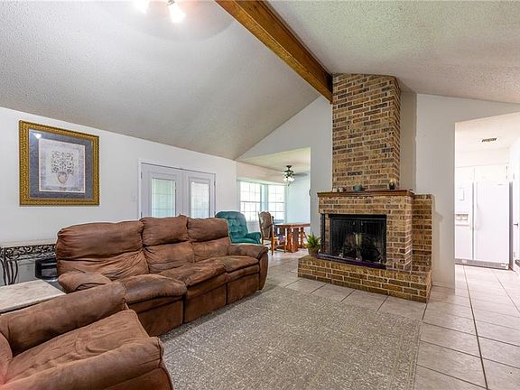 2nd image of 112 Hardwood Dr