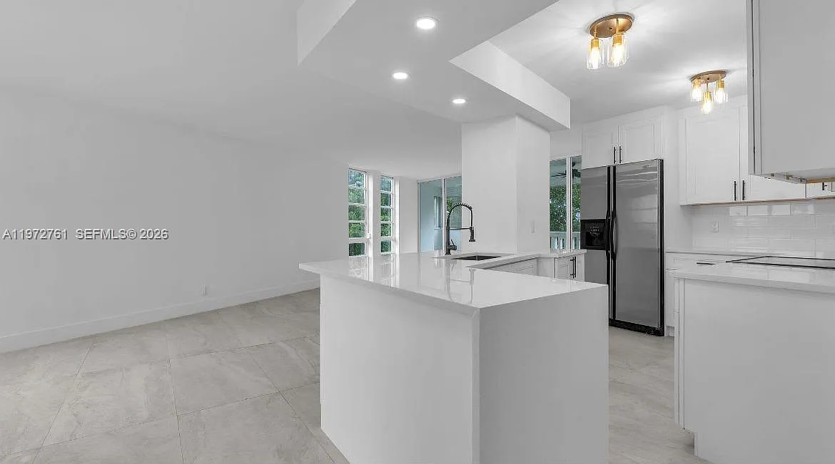 Environ I Condo 9 — Photo 2