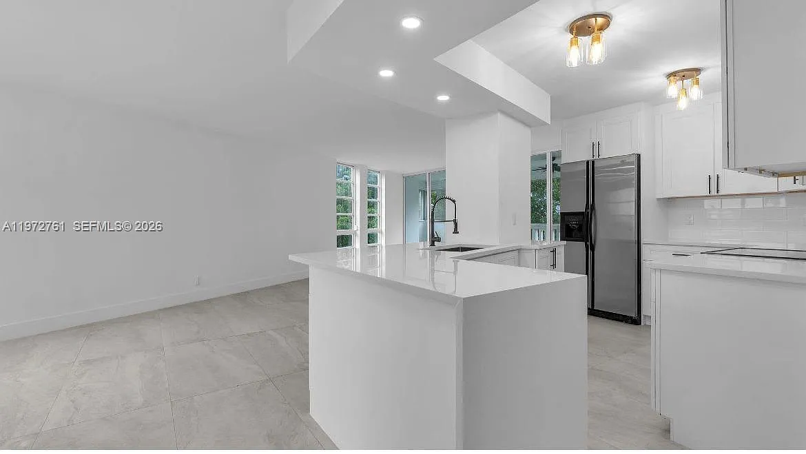 Building Photo - 6911 Environ Blvd #4J