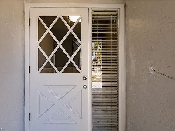 4th image of 2120 NE 1st St