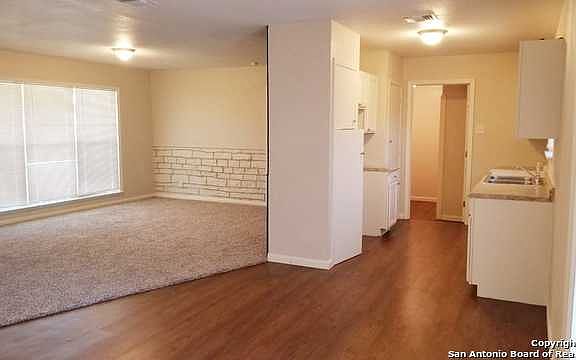 3rd image of 5715 Knoll Krest Dr