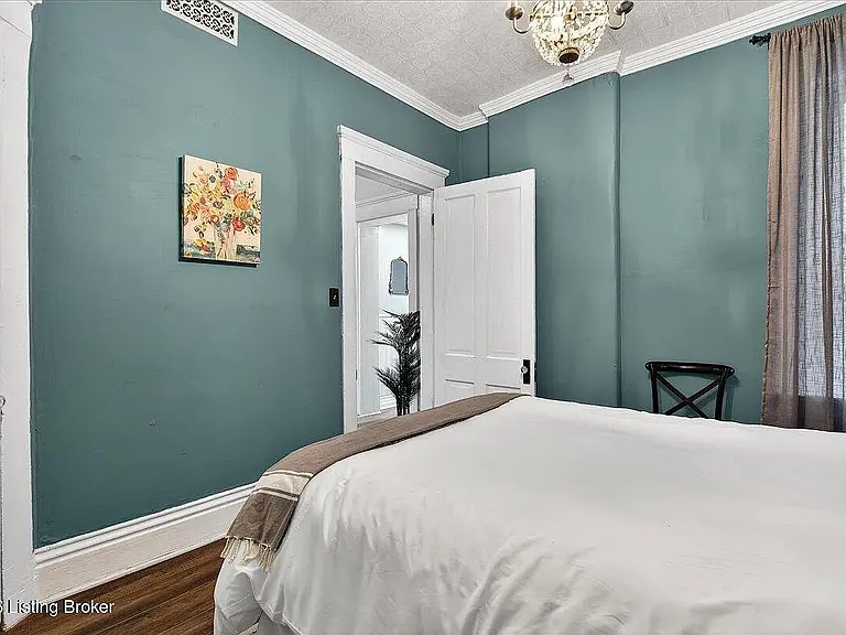 1328 Morton Ave #1 — Photo 5