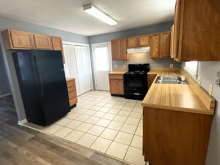 3835 Acorn Ave — Photo 3