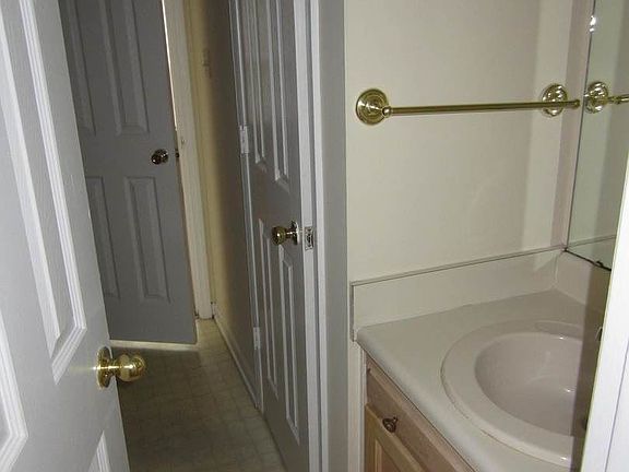 4th image of 302 Sawgrass Dr