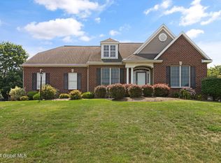 5 Wallbrook Ct, Cohoes, NY 12047