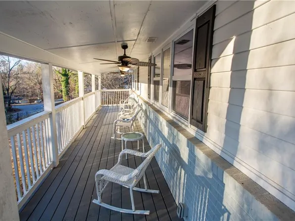 5215 Dixie Lake Rd, Union City, GA 30291