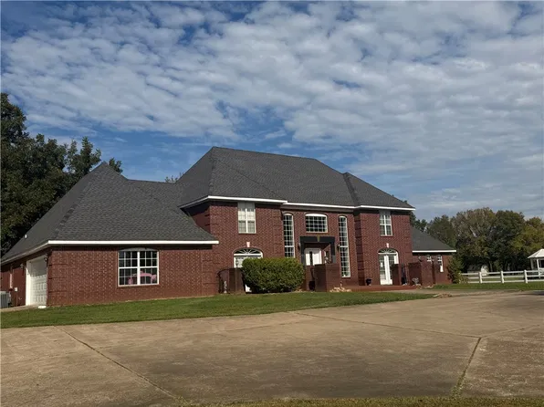 2240 W Main St, Clarksville, AR 72830