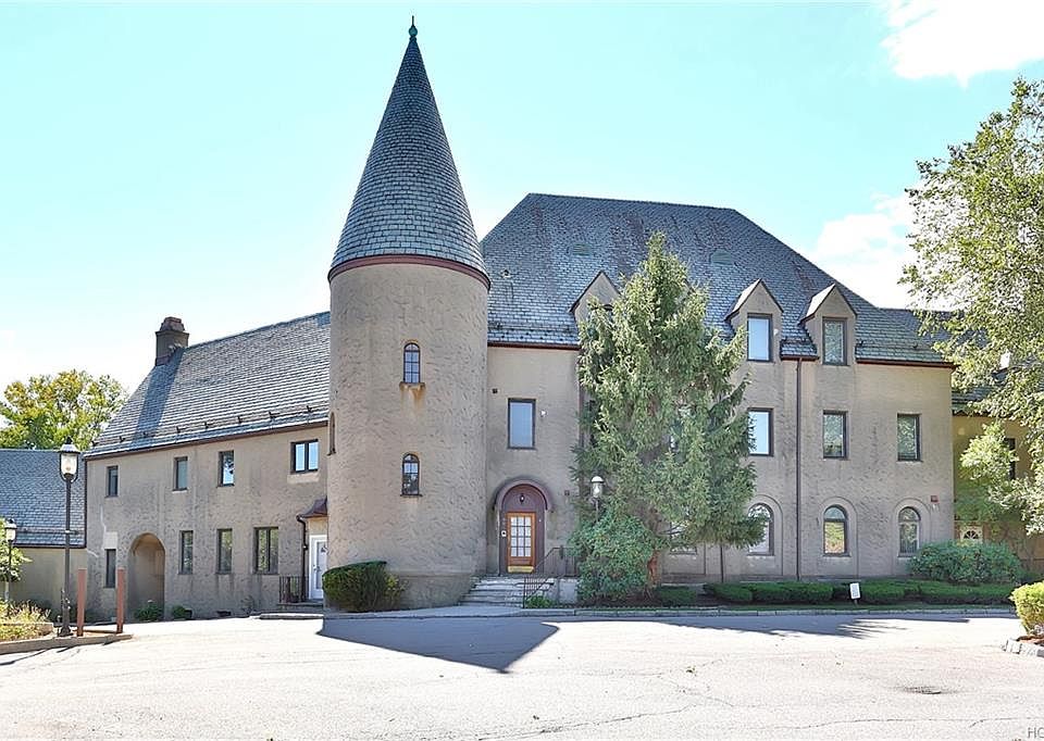 1st image of 100 Chateau Ln APT 11
