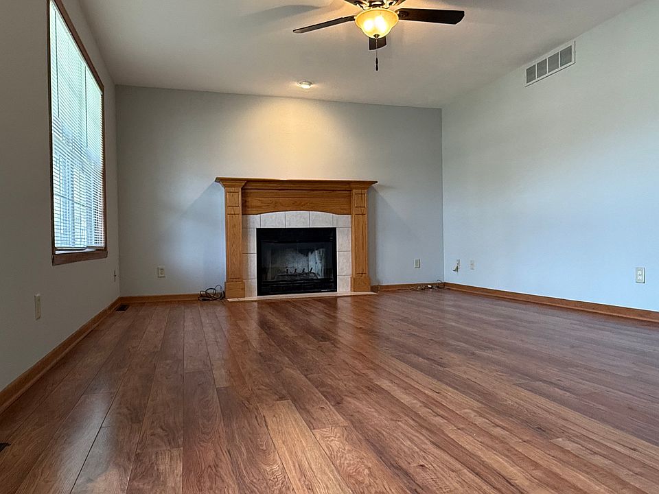 11155 Downing Ln, Roscoe, IL 61073 | Zillow