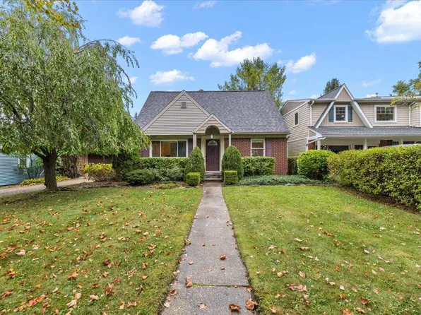 1905 Crestland Dr, Ann Arbor, MI 48104