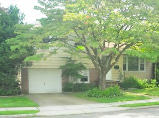 62 Hampton Ave, Albertson, NY 11507