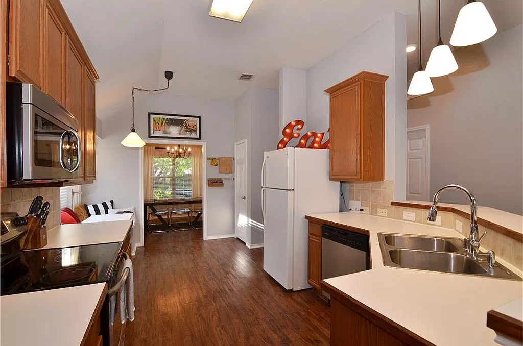4 bed, 1797 sqft, $2,295 — Photo 3