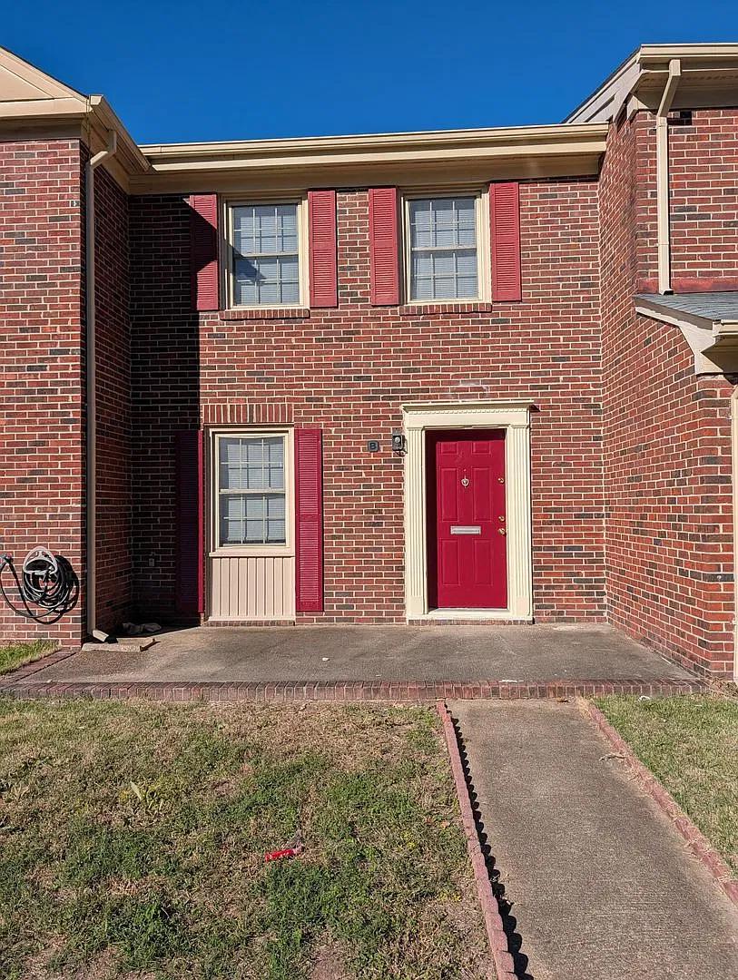 Denbigh Townhome For Rent — Photo 1
