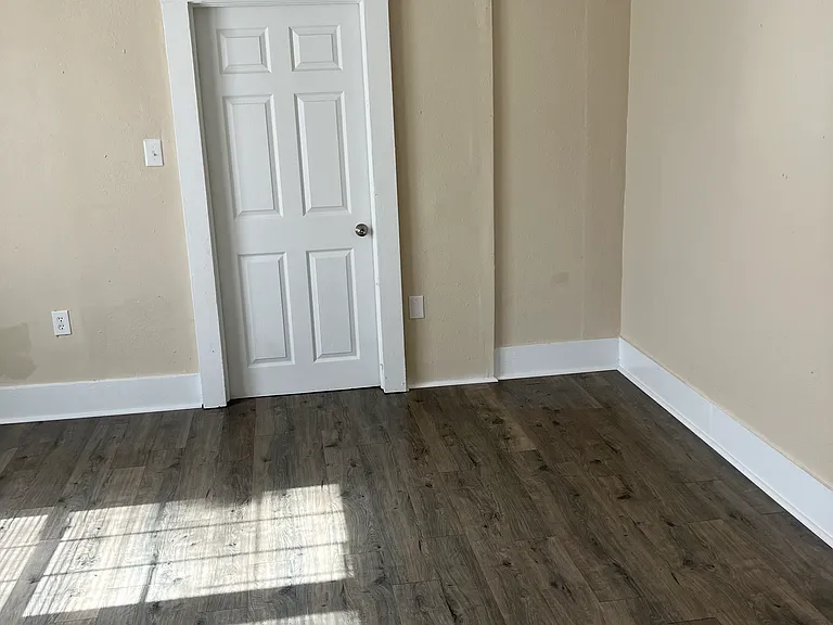 230 W Lee Ave — Photo 17