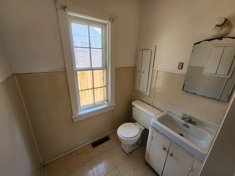 640 Howard St — Photo 2