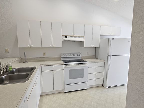 2nd image of 19310 Water Oak Dr Unit 204