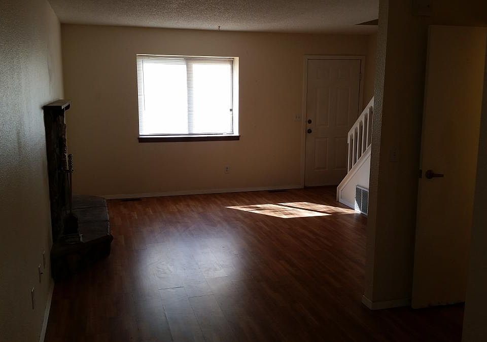 Living Room toward front