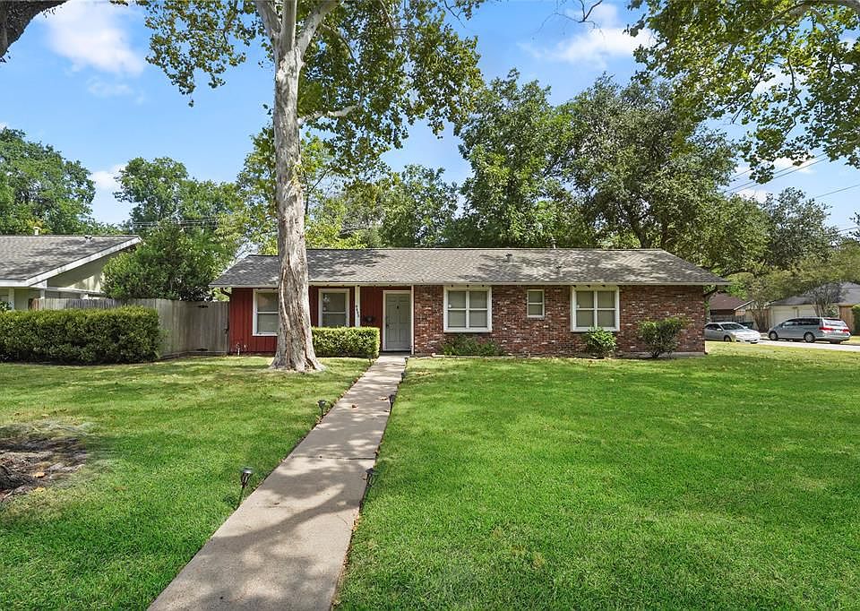 9802 Cedardale Dr, Houston, TX 77055 | Zillow