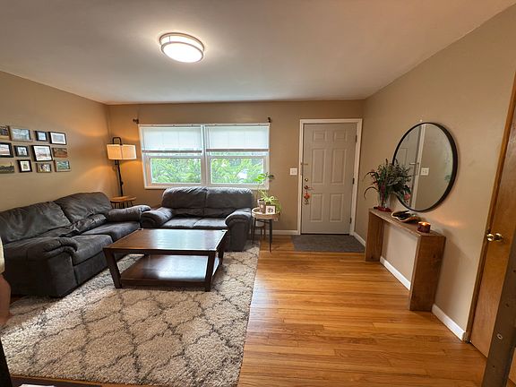 5th image of 2125 Charlton Ave