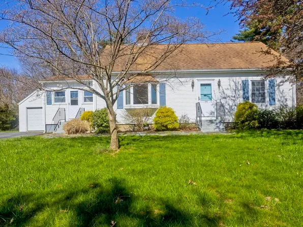 79 Mountain Rd, Holyoke, MA 01040
