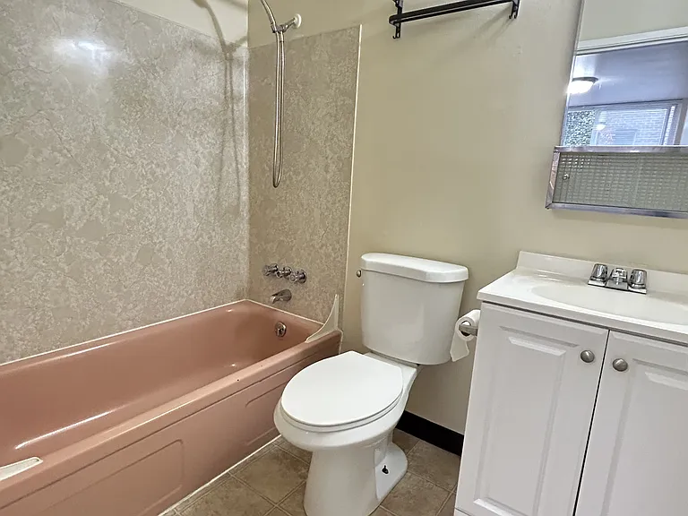 5035 15th Ave NE #102 — Photo 8