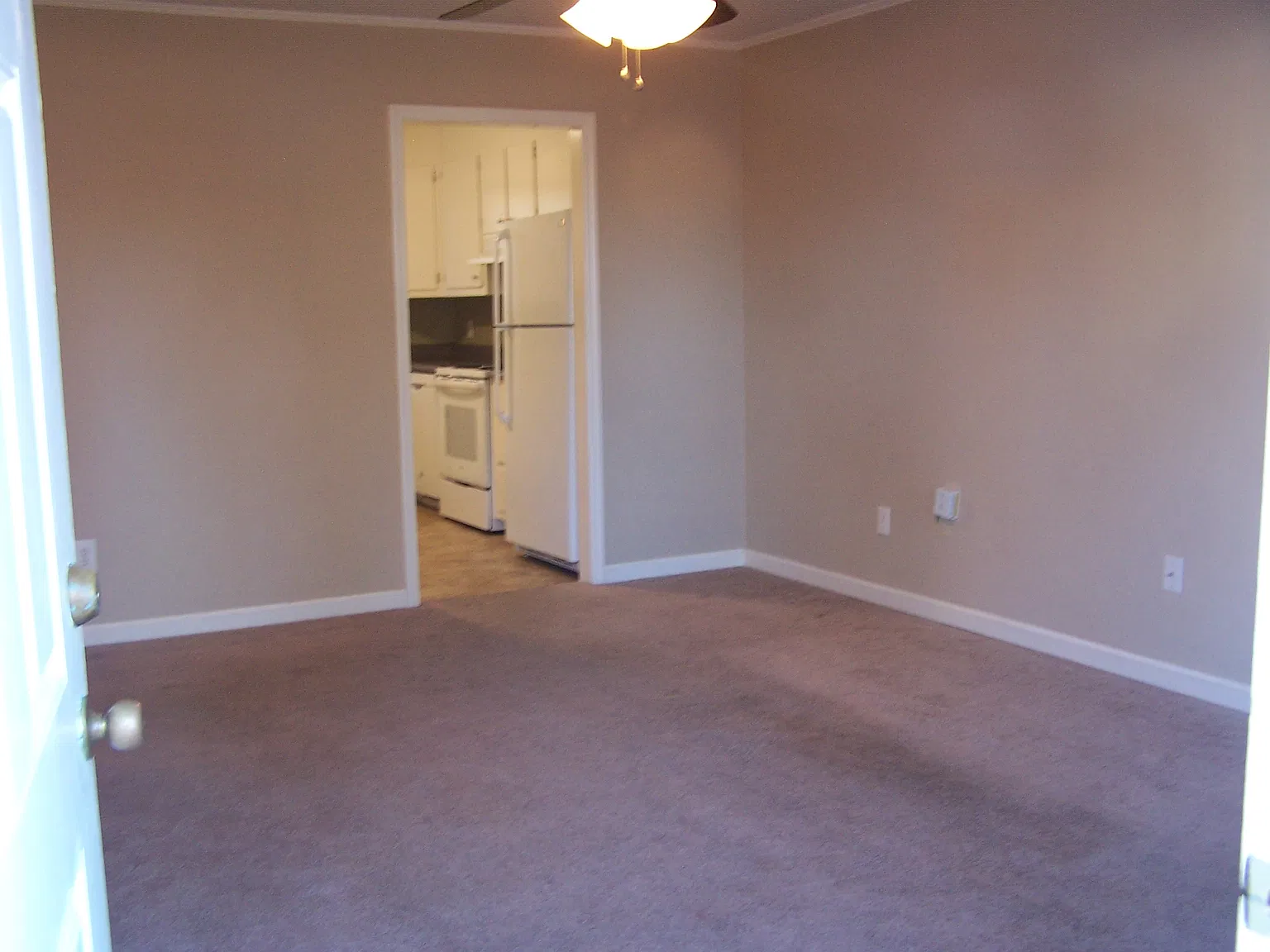 2 bed, 950 sqft, $1,180 — Photo 2