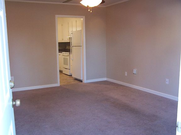 2nd image of 230 Donnan Rd #7