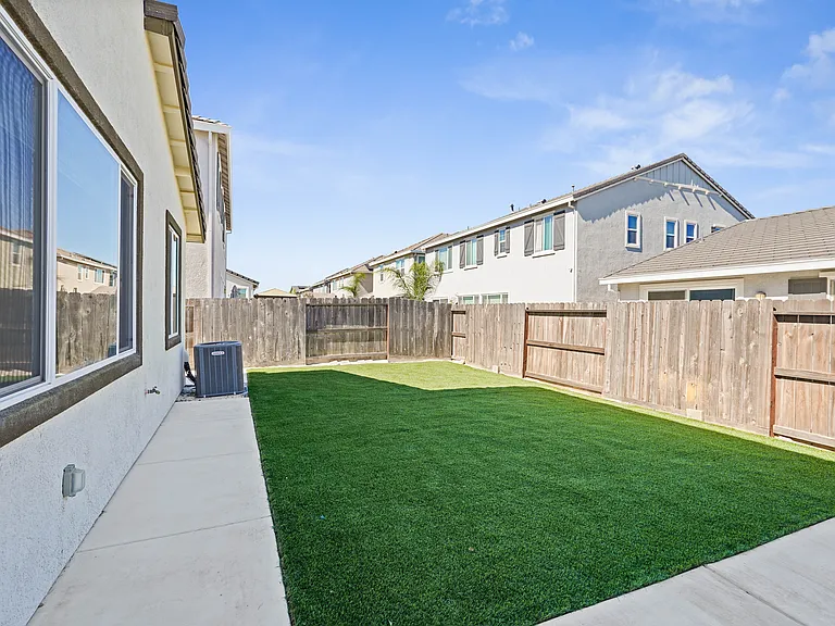 467 Yarrow Dr — Photo 37