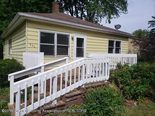 620 Forest St photo 1