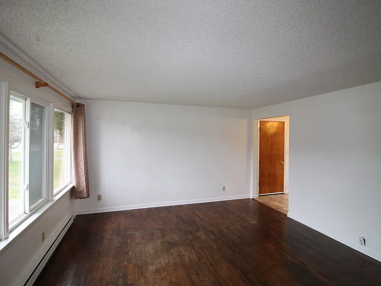 441 NE Regatta Dr — Photo 4