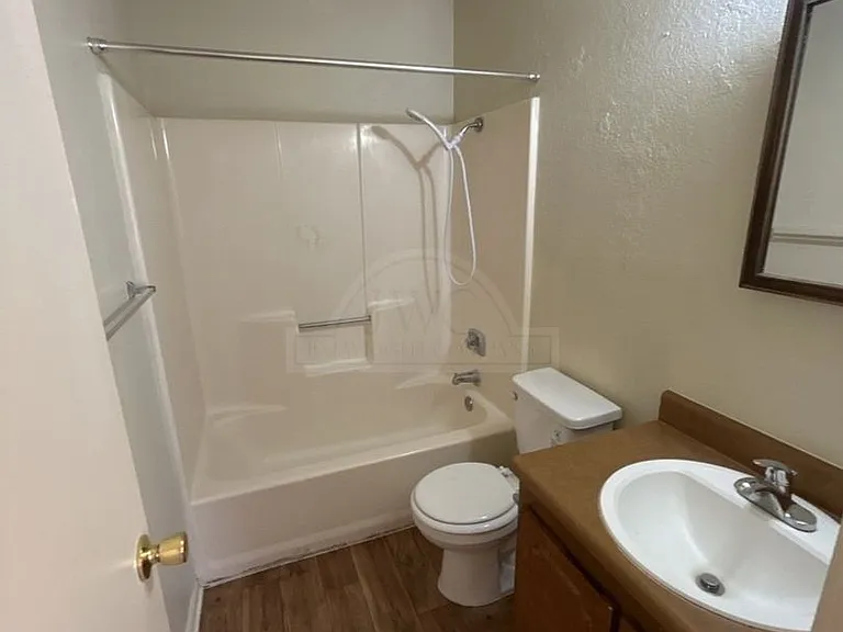 2108 Carousel Dr — Photo 14