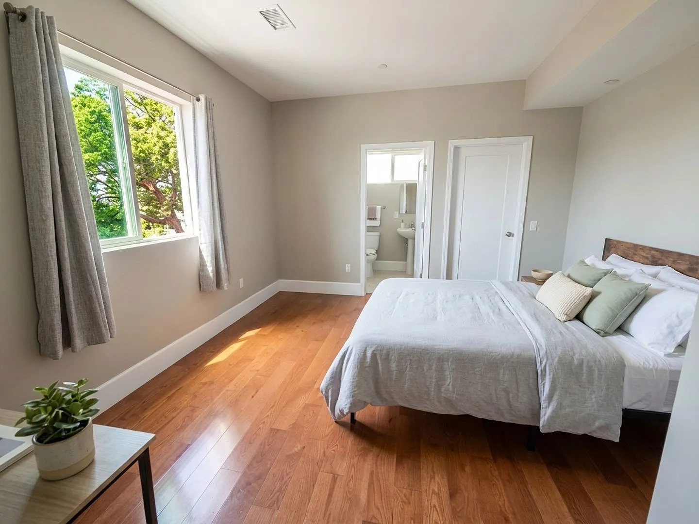 1212 W. 37th Drive — Photo 4