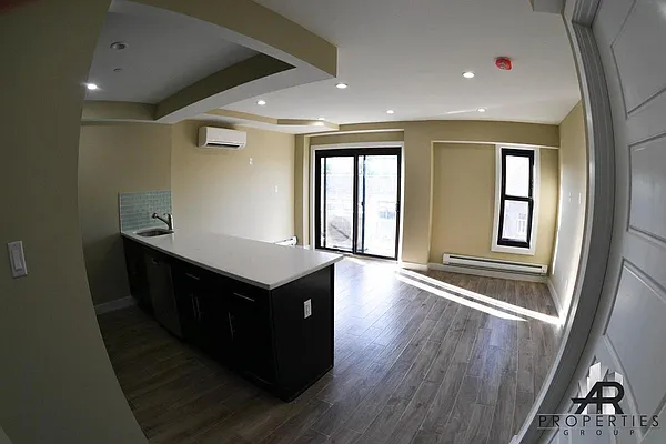 Rented by Metro Garden Realty NYC | media 9