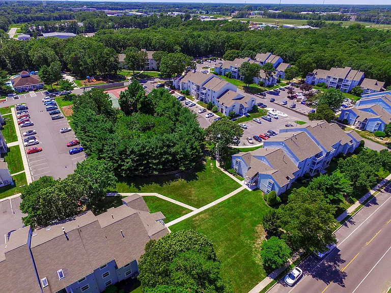 The Landings Apartment Homes — Photo 36