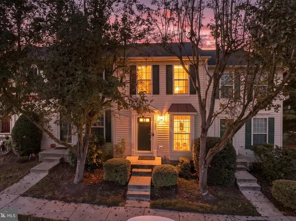 1881 Tiger Lily Cir, Woodbridge, VA 22192