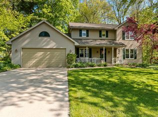 2070 Kingfisher Ln, Green Bay, WI 54313