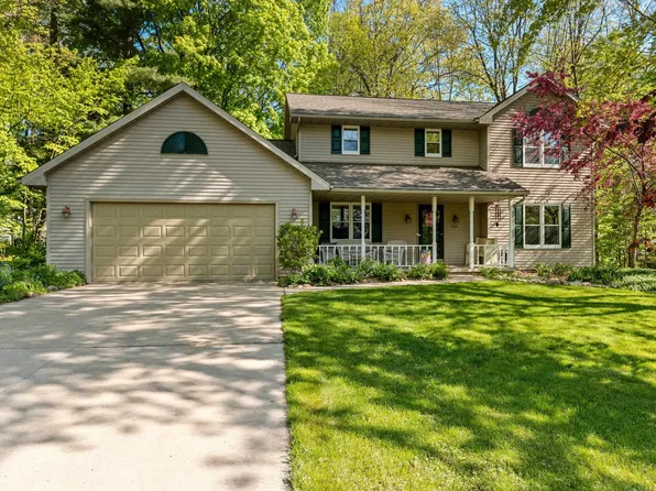 2070 Kingfisher Ln, Green Bay, WI 54313