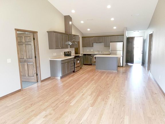 Open floor plan with vaulted ceilings