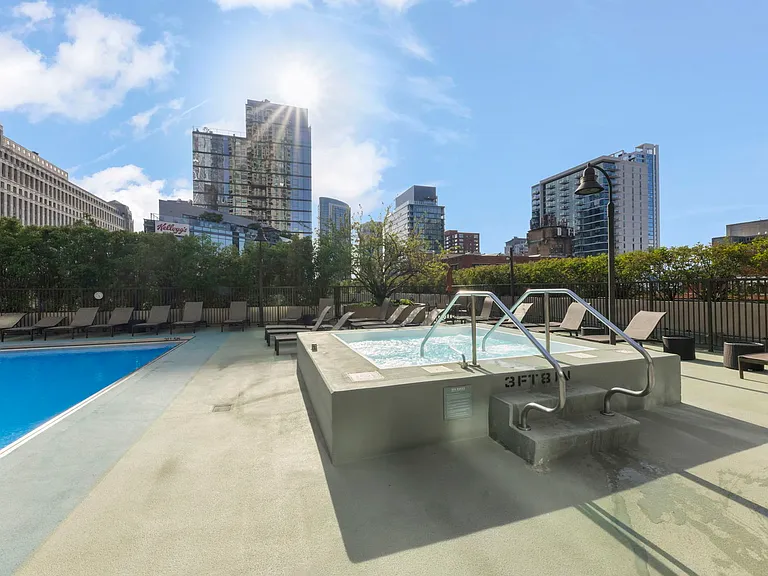 400 N La Salle Dr #906 — Photo 9
