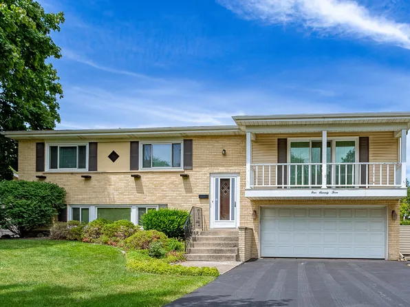 473 N 6th Ave, Addison, IL 60101